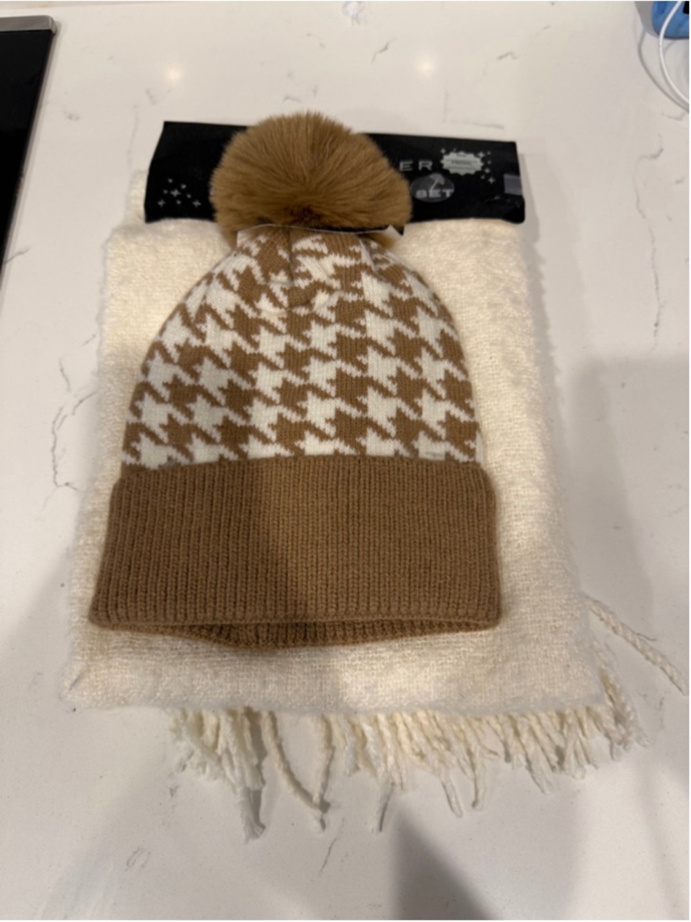 Marcus Adler Houndstooth Hat & Scarf Set One Size Brown White NWT